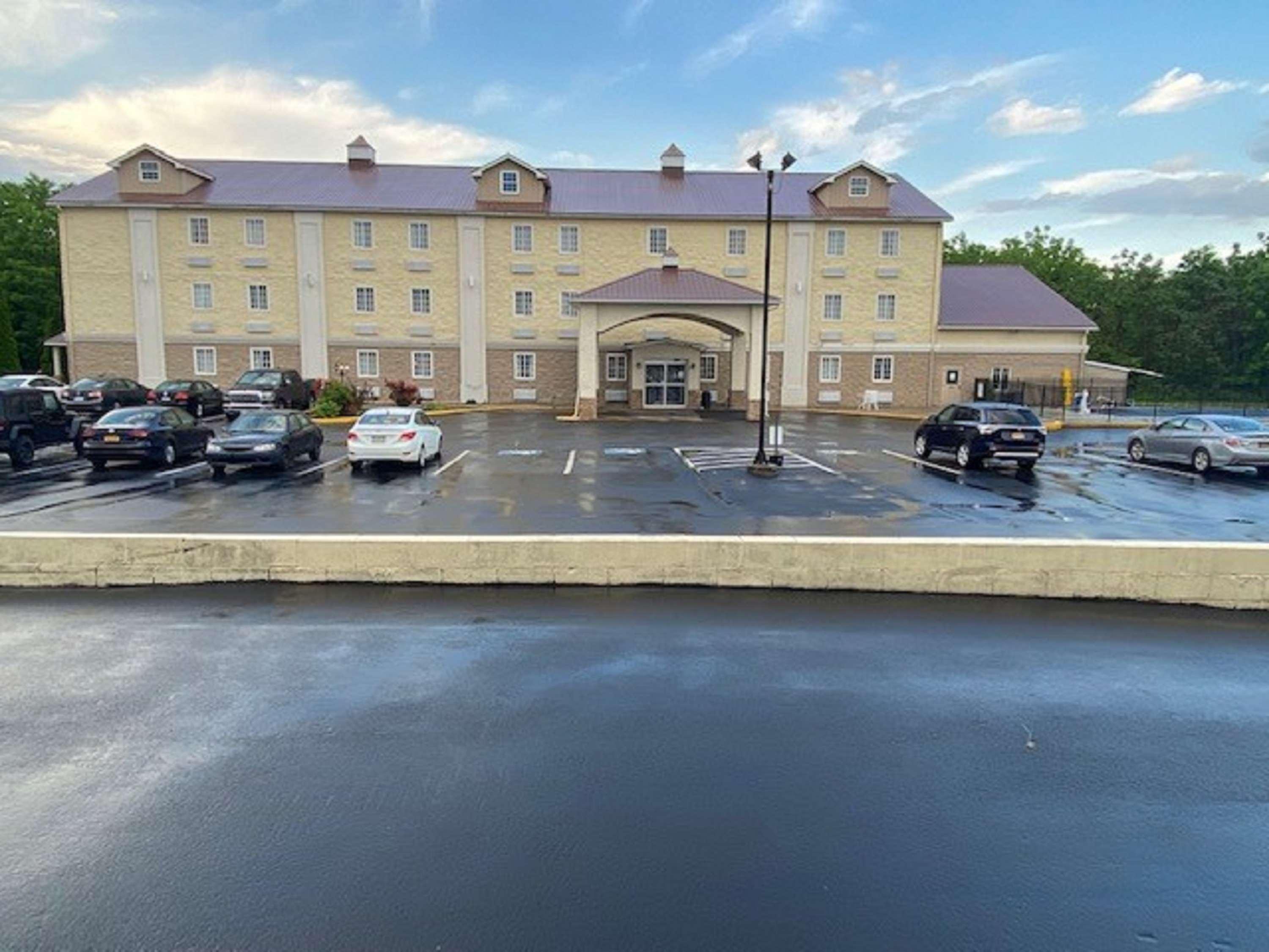 Surestay Plus By Best Western Jonestown Lebanon Valley Exterior foto